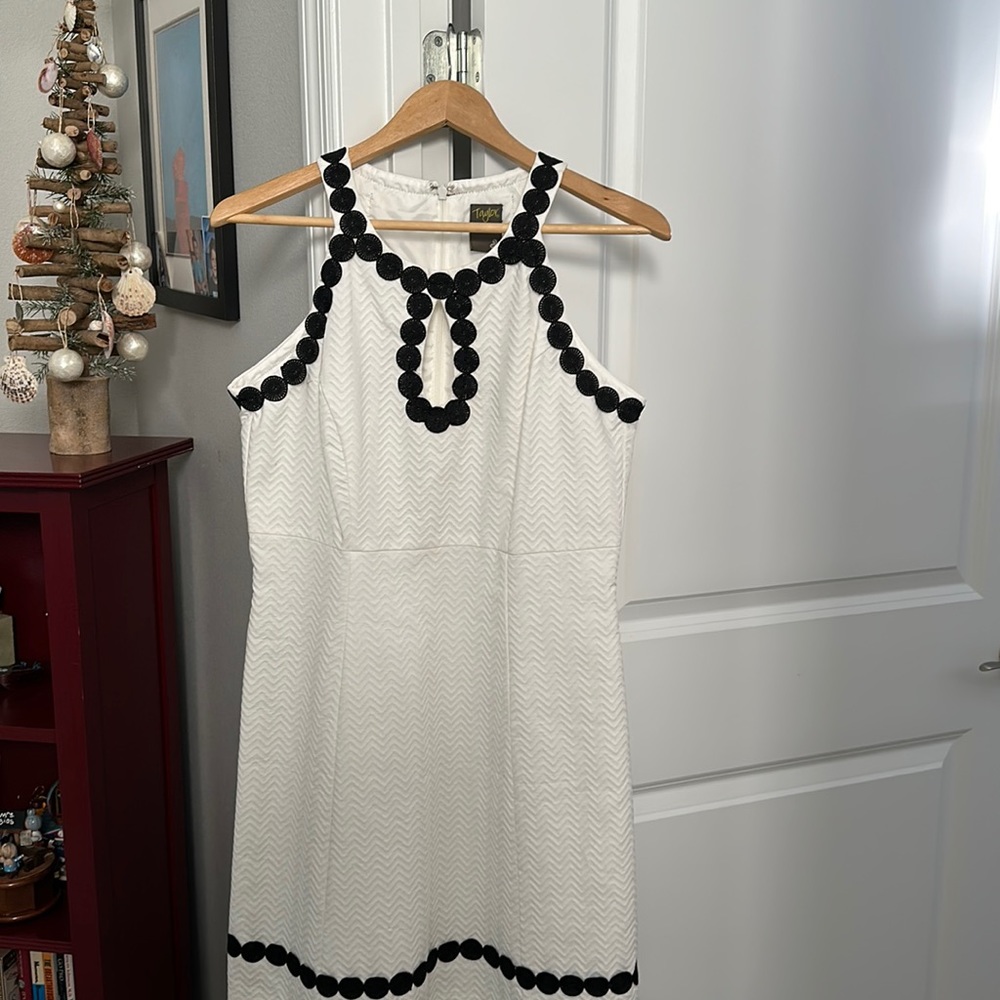 NWOT Taylor dress fitted black and white